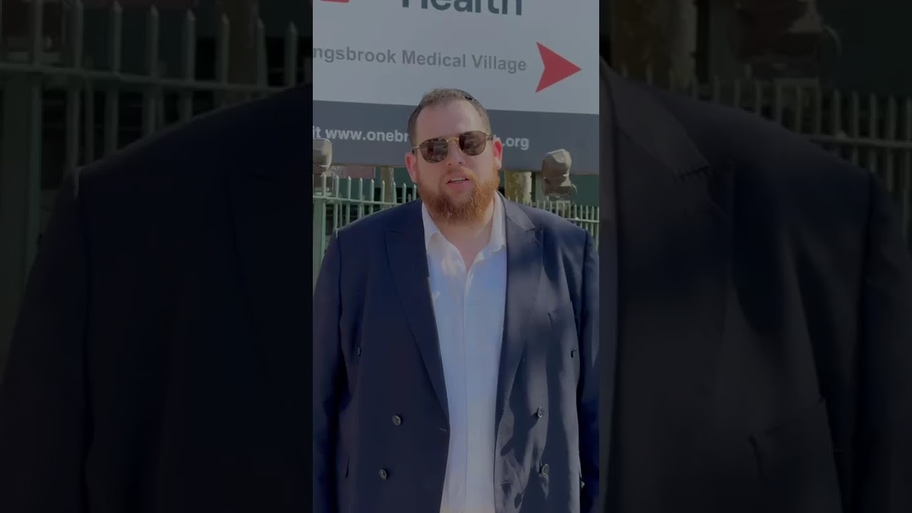 Ahron Gluck stands up for Kingsbrook Shul