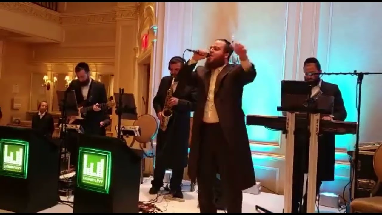 יידי ביאלסטוסקי - דוד הלר על הסקספון - סנדי צייגר על הגיטרה עם הקלידן שימי לוי