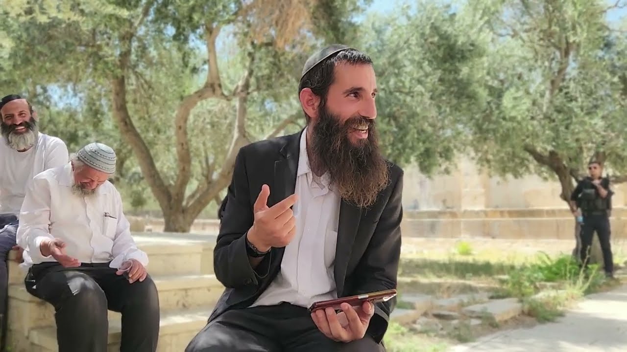 אין לתאר את העוצמה של ההשתחוויה בהר הבית (עם שירה מרגשת!!) | הרב אלישע וולפסון