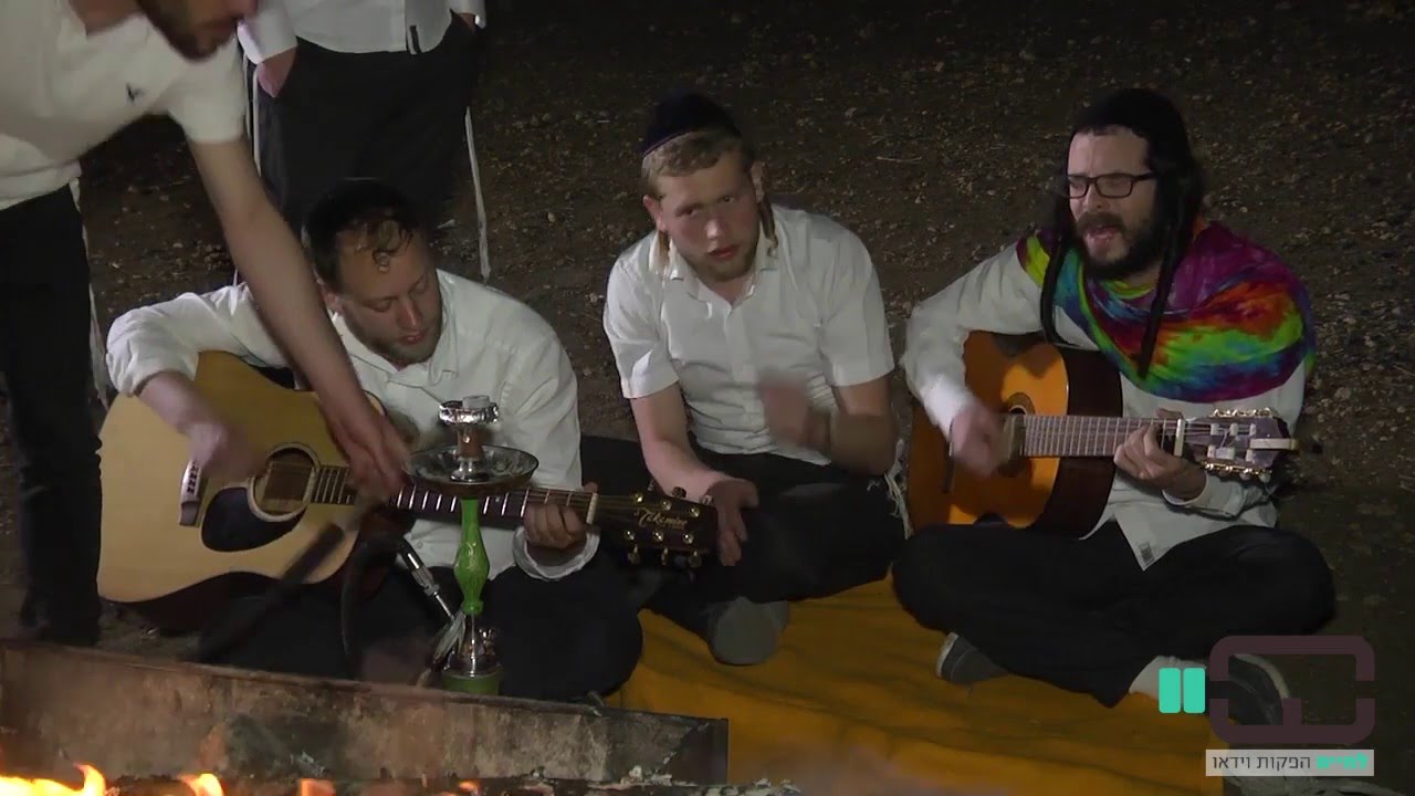ר" אלי חשין שר ומנגן ניצחתי ואנצח בקומזיץ ביער המכבים Rabbi Eli Heshin singes breslev songs #HD