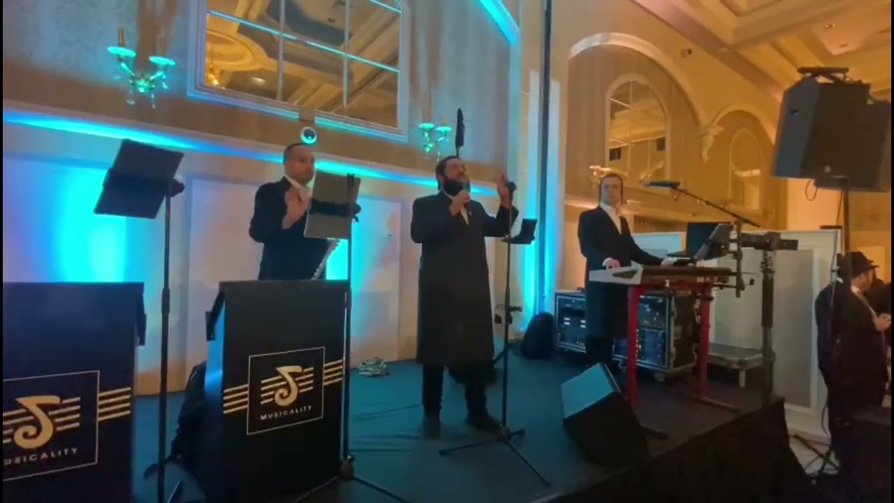 Heartwarming Chuppa with Yossi Shtendig