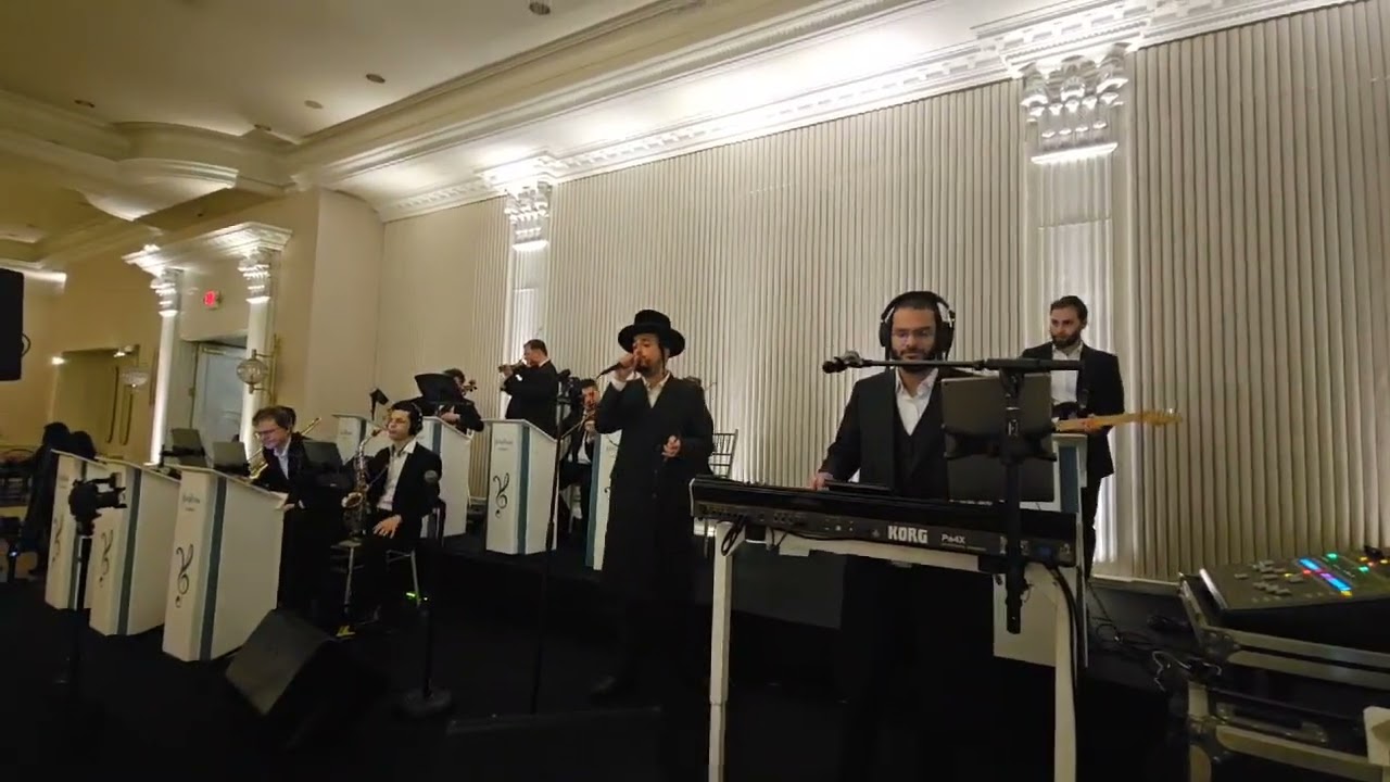 Meal: Yoely Fischer 🎹 Meilech Braunstein 🎤
