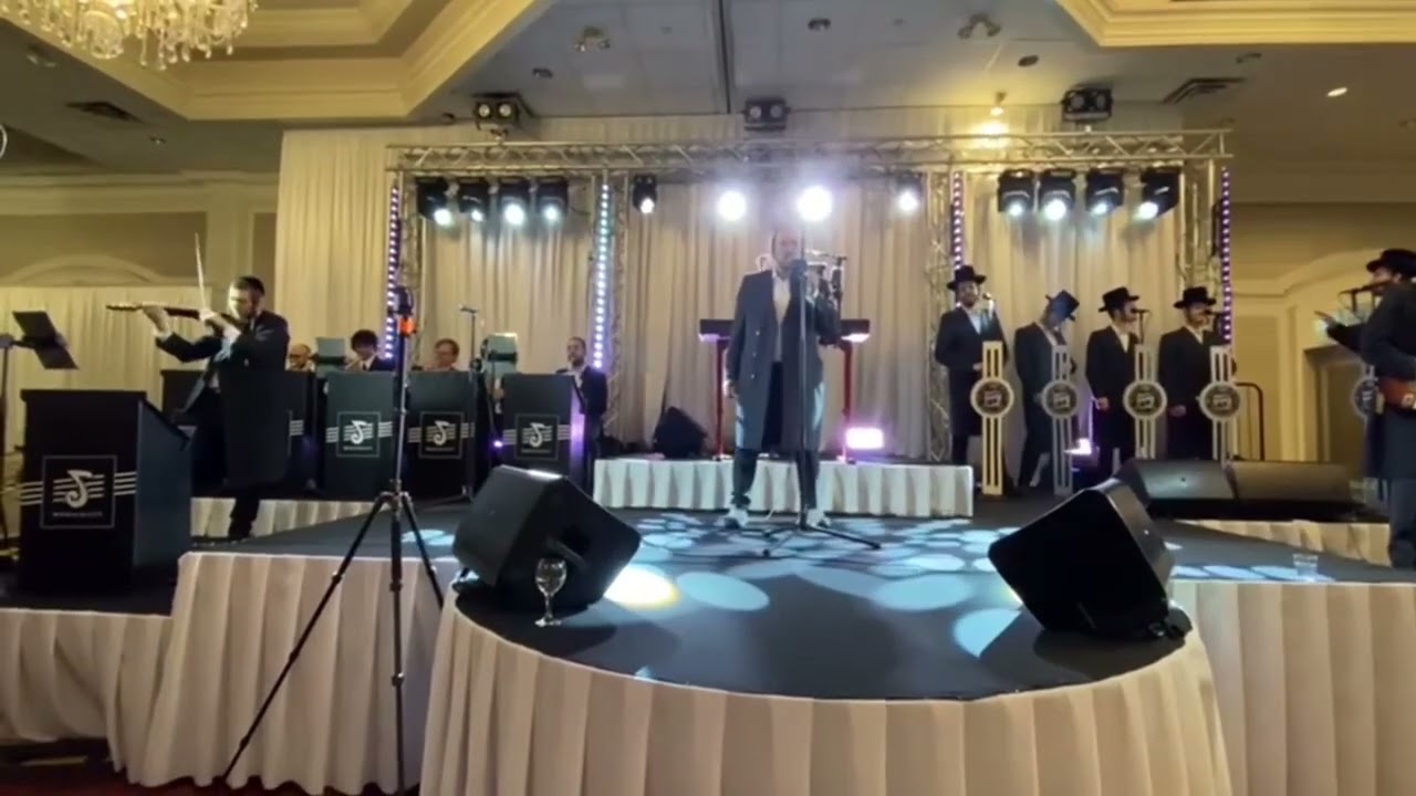 ליפא שמעלצער והרשי ויינברגר עם מקהלת שירה ותזמורת של יוסי שטענדיג בחתונה מפוארת