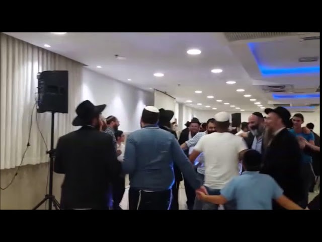 הקלידן יודי קורנט מקפיץ בהתוועדות ג' תמוז באשדוד | ניגוני חב"ד