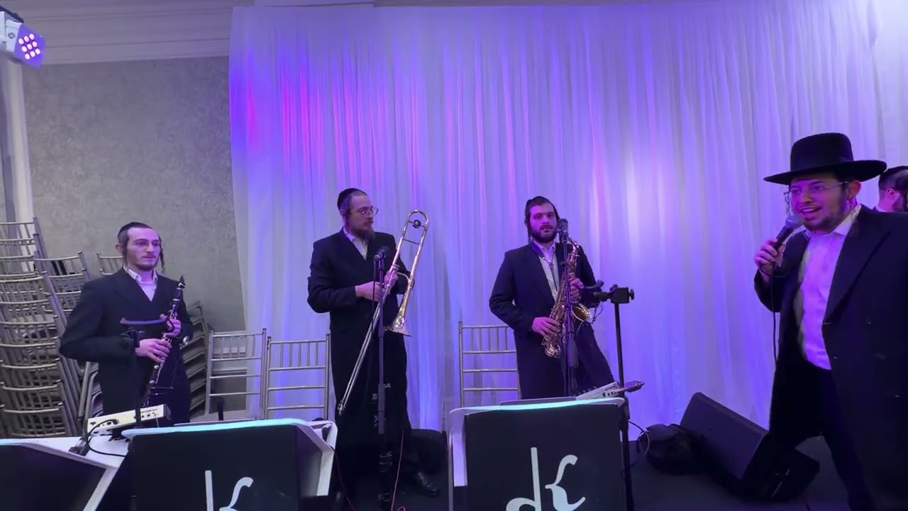 Beri Karpen on the keys & Kalmy Schwartz @ Moshe Staltzburg & Lebiwitz