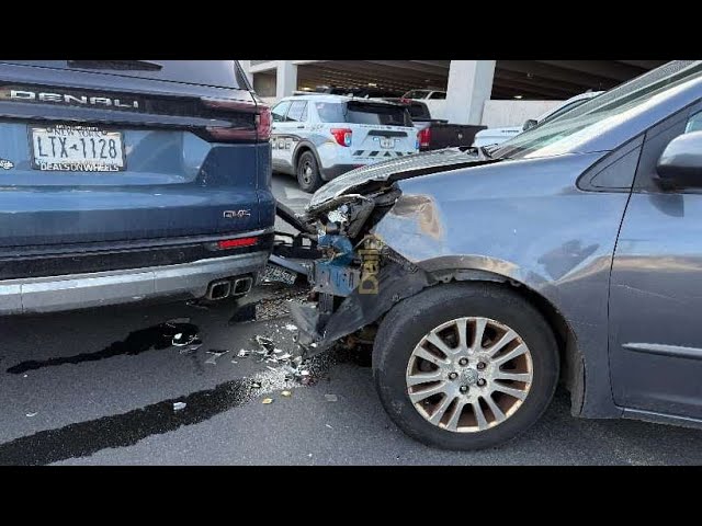 Crash In The Shoppers Haven Mall