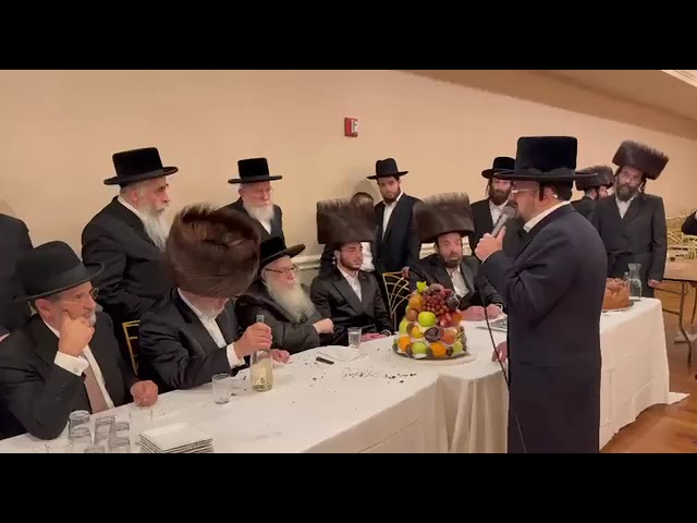 Lipa Schmeltzer Calls Up Sanz Klausenburg Rebbe at Mitzvah Tantz