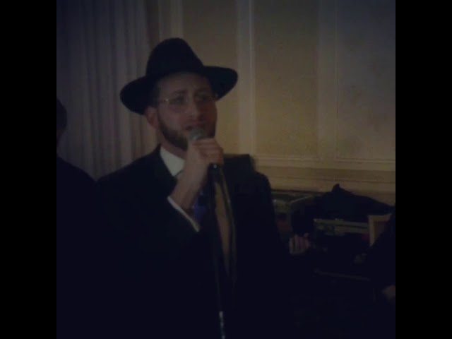 Yosef Gestetner singing Im Eshkochaich Carlbach Shwekey mashup!