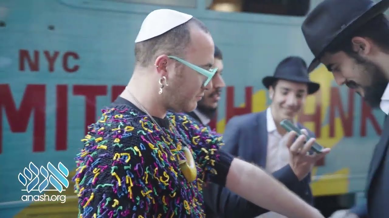 Mitzvah Tanks Bring Reassurance to NY Jews