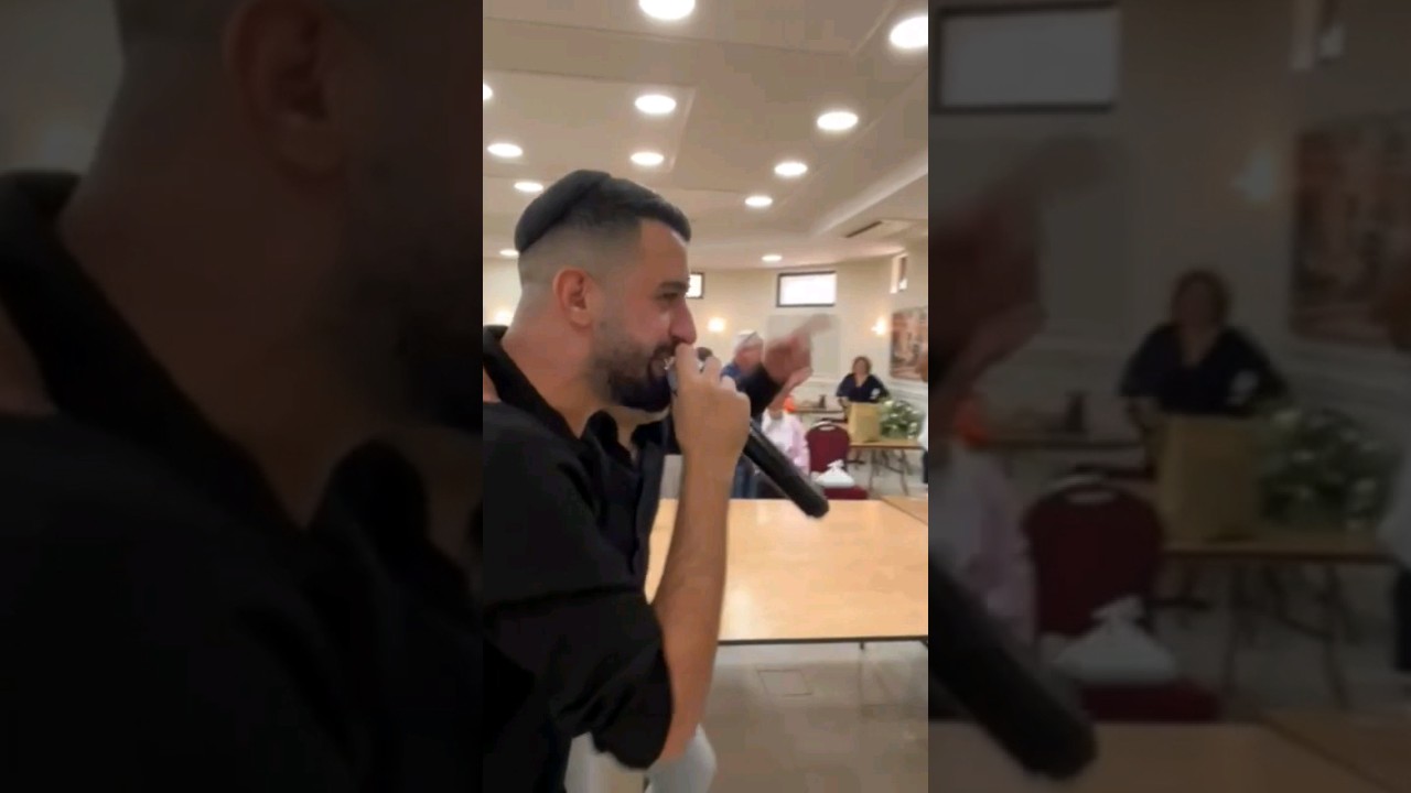 ניר בנילוש ואופיר סלומון שרים את השיר "כובשים את עזה" של דניאל סעדון