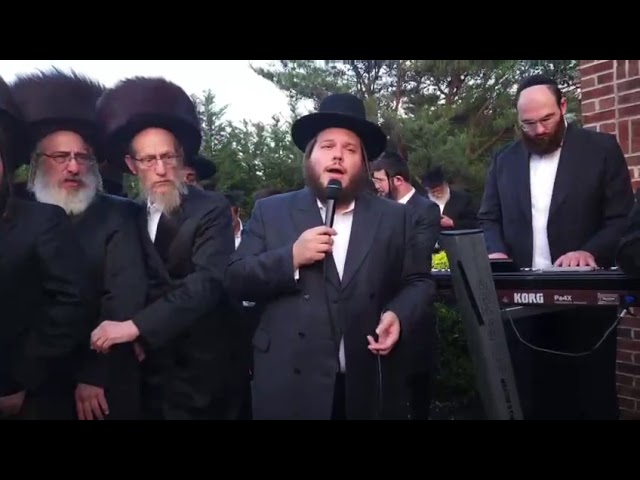 Chuppah: Yossi Goldman 🎹 Levy Falkowitz, Hershy Weinberger 🎤