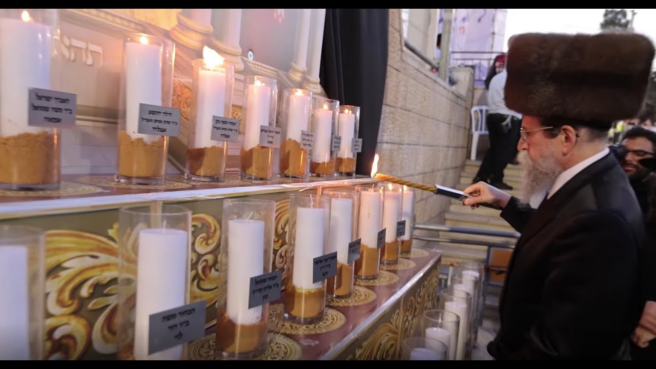 כ"ק אדמו"ר מבאיאן שליט"א ביים אנצינדען די 45 ליכט לע"נ די 45 אומגעקומענע באתרא קדישא מירון