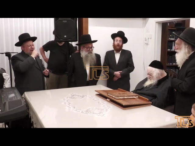 Chazzan Helfgot Sings ‘Ani Maamin’ for Posek Hador Hagaon Rav Moshe Sternbuch Shlita 🎶 TLS