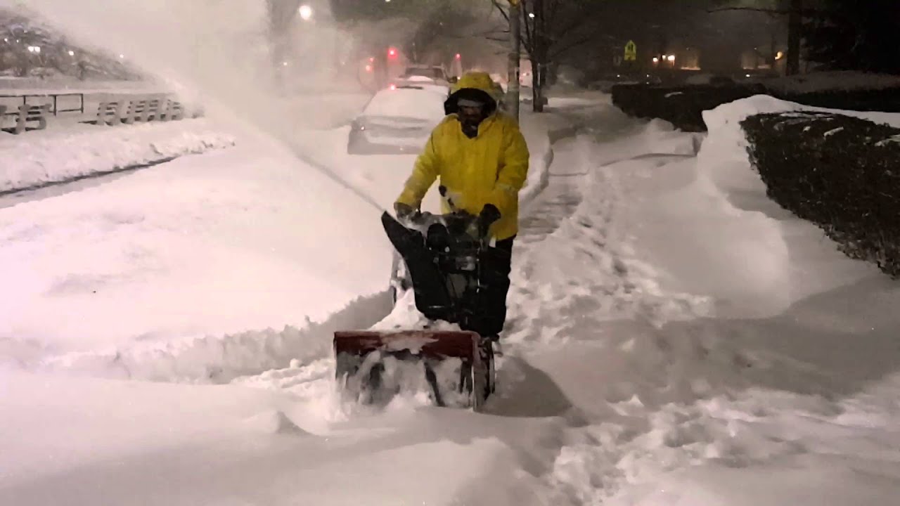Motzei Shabbos in Midwood - Brooklyn Blizzard 2016 [HD]
