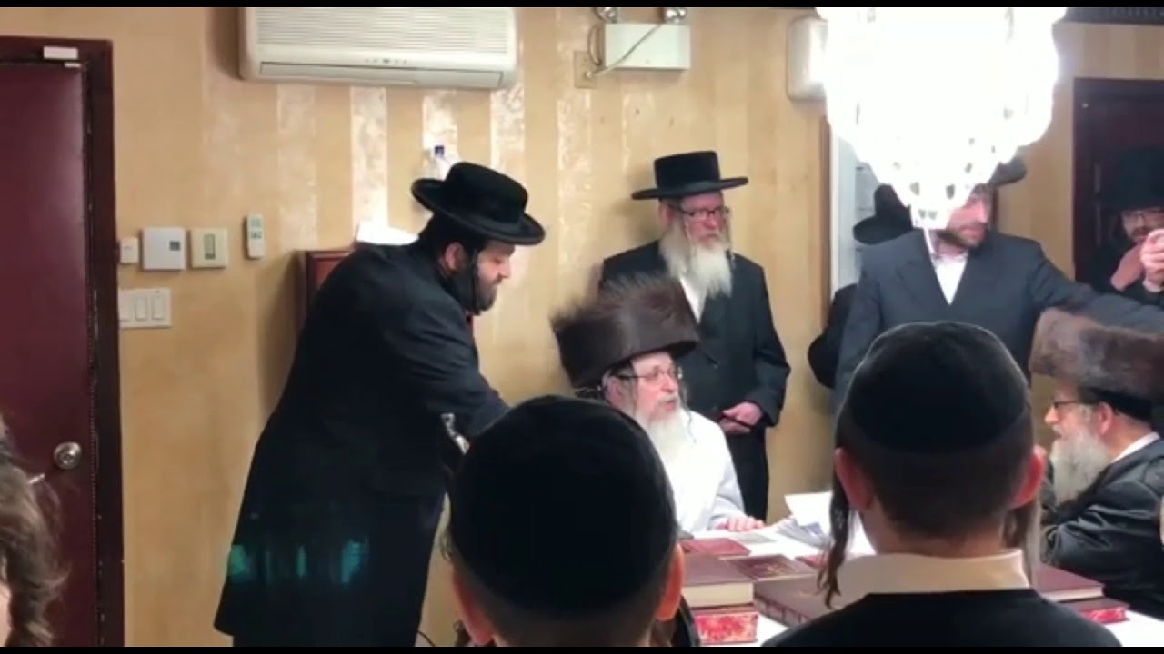 Yiddish Naches By Tosh Rebbi | אידיש נחת ביי טאהש רבי
