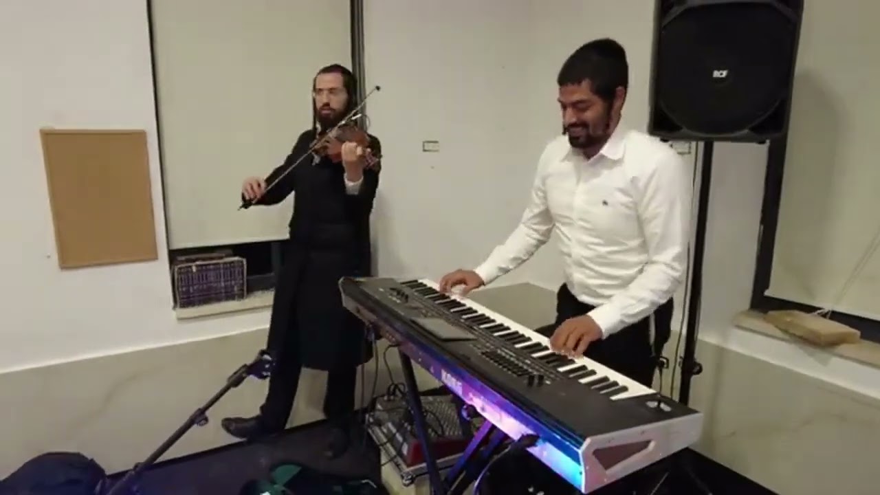 שרוליק לפקוביץ בביצוע מטורף לניגון שיר המעלות עם הקלידן מאיר ישראל