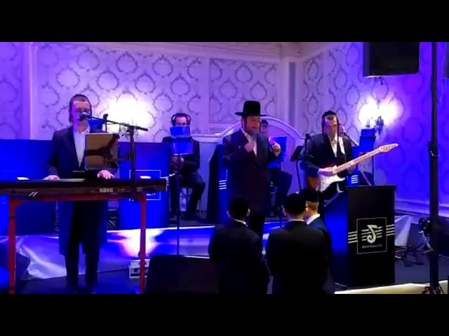 Kalmy Schwartz Performing Lipa Schmeltzer Melodies - קלמי שווארץ שר ניגוני ליפא שמעלצר