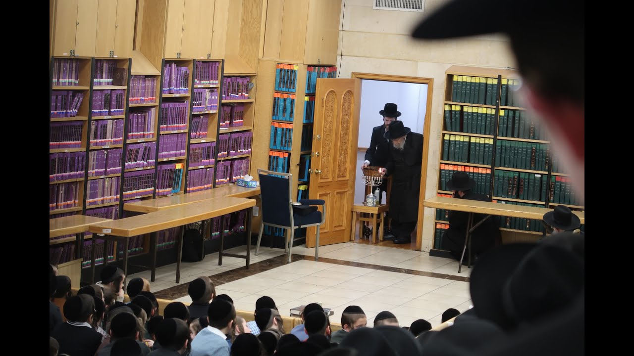 חנוכה אצל הגה''צ ר' משה וואלפסאן זצ''ל אבדק''ק אמונת ישראל