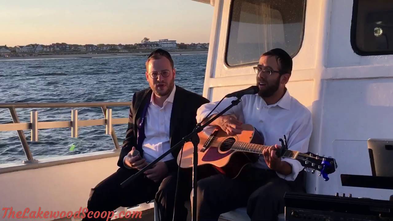 Boat Kumzitz with Yitz Henkin
