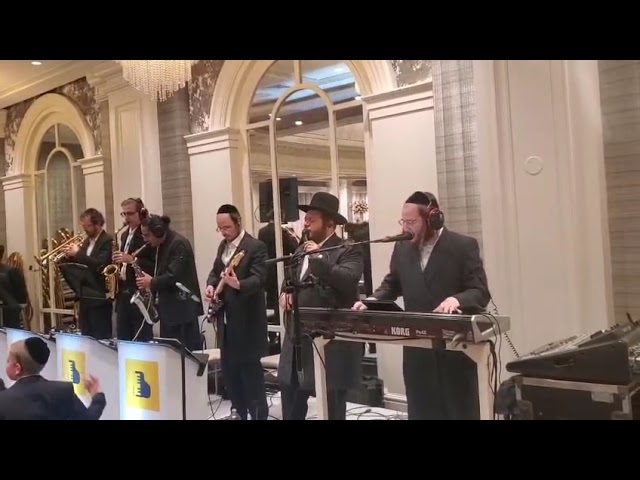 Avrumi Berko 🎹 Levy Falkowitz 🎤 🔥