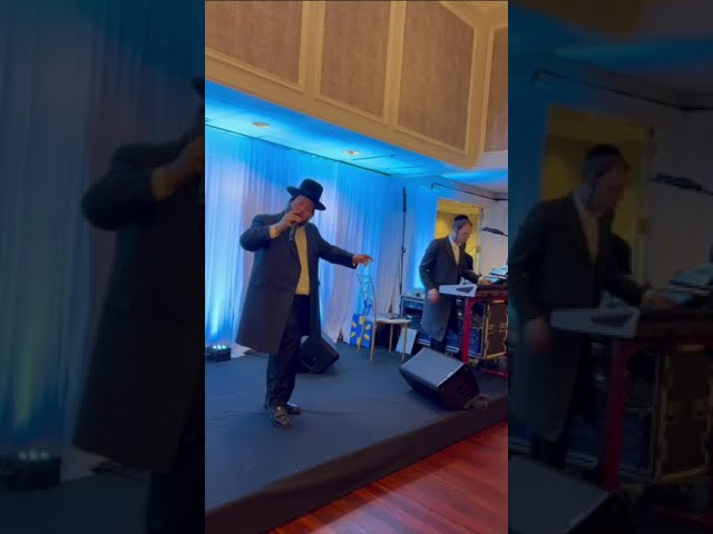 לוי פאלקוביץ עם הקלידן יוסי שטענדיג