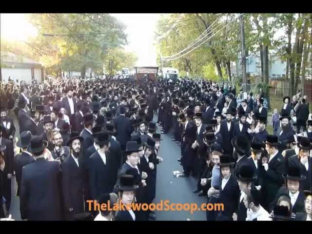 Bobov Hachnosas Sefer Torah and Chanukas Habayis in Lakewood