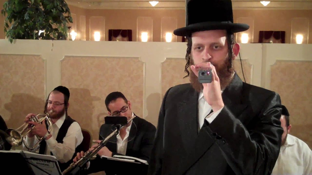 Shimmy Engel sings at Michael Schnitzler son's Wedding