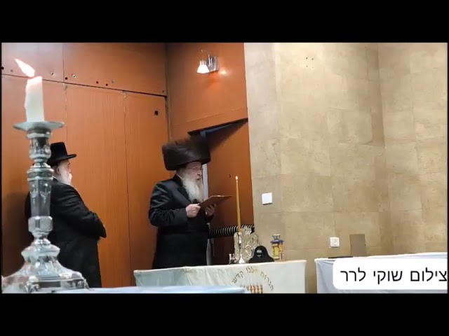 הדלקת נר א' דחנוכה בחצה"ק נדבורנה