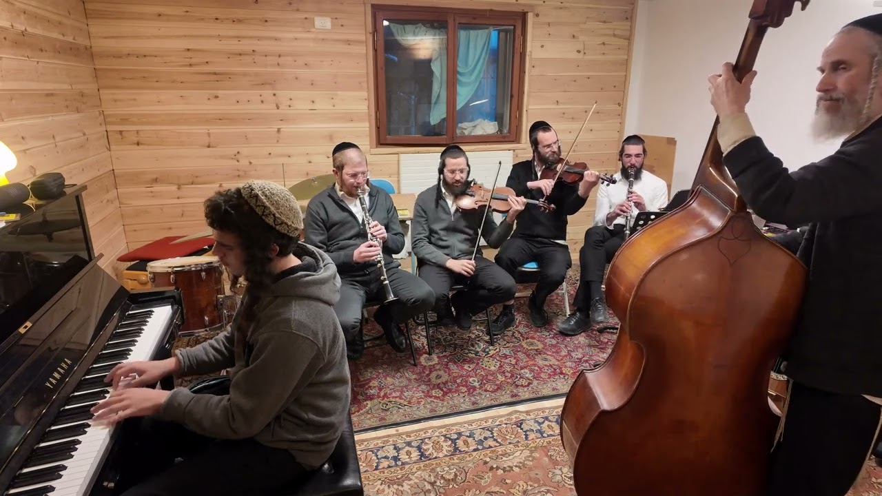מש.. מש.. משנכנס אדר - שרוליק לפקוביץ עם החבריא