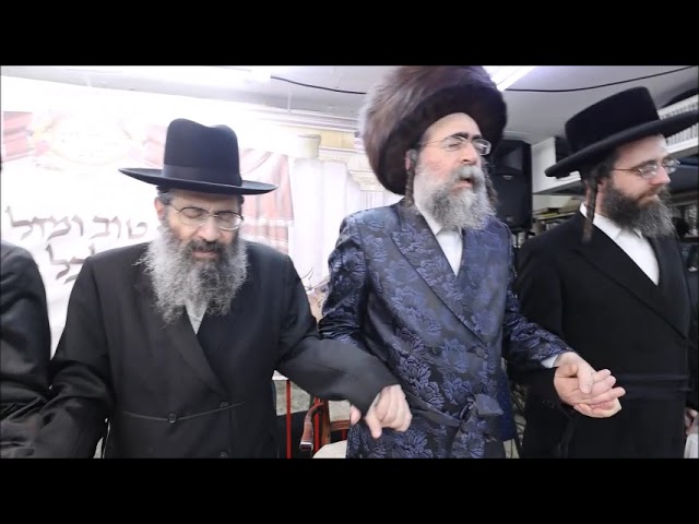 ריקודים בשמחת הבר מצוה לבן המשפיע הגה''צ אב''ד עבודת הלב ליעזש שליט''א ונכד האדמו"ר מטשאקאווע שליט"א