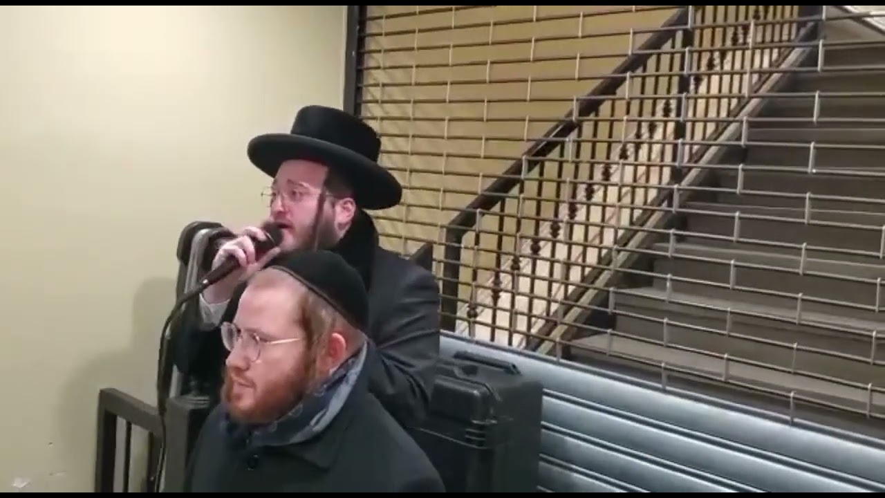 יעקב שלמה גרוס עם הקלידן אברומי גרוס