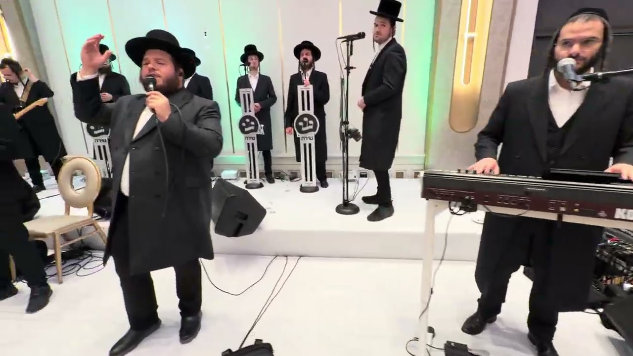 Yoely Fischer on the keys & Levy Falkowitz @ Aron Jacobowitz fire 🔥