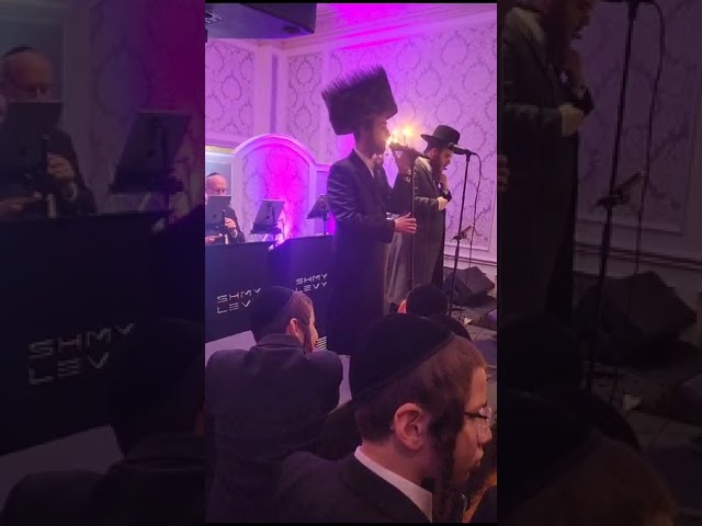 Shlome Feig singing heartwarming Chupa @YidiBialostozky @ShimmyLevy