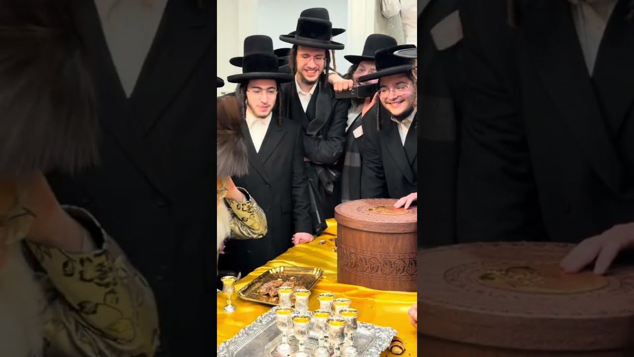 כ"ק אדמו"ר הגה"ק הפ"ר שליט"א פון די סאטמארע ישיבה גדולה באזוכט און די קרויס שטריימל געשעפט