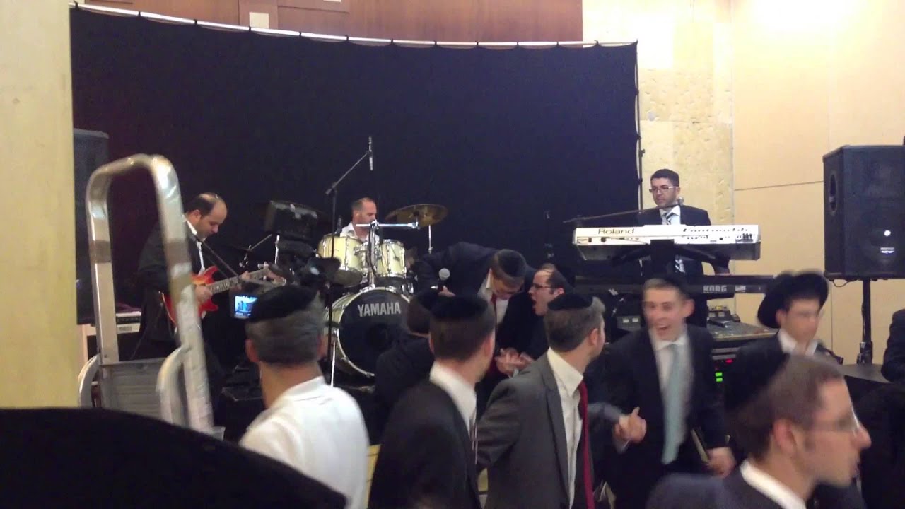 עמי כהן ותזמורתו עם הזמר יוני ברגר מחרוזת ריקודים