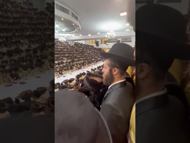 מוצאי יום כיפור בחצה"ק תולדות אהרן