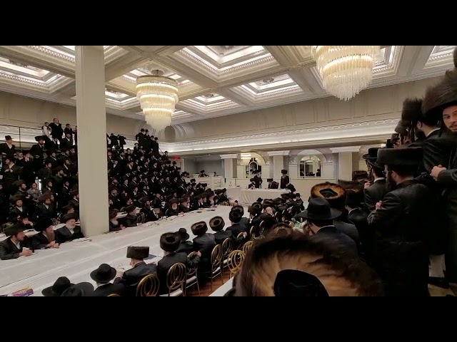 Sadigura Rebbe Tish In Boro Park - Kislev 5782