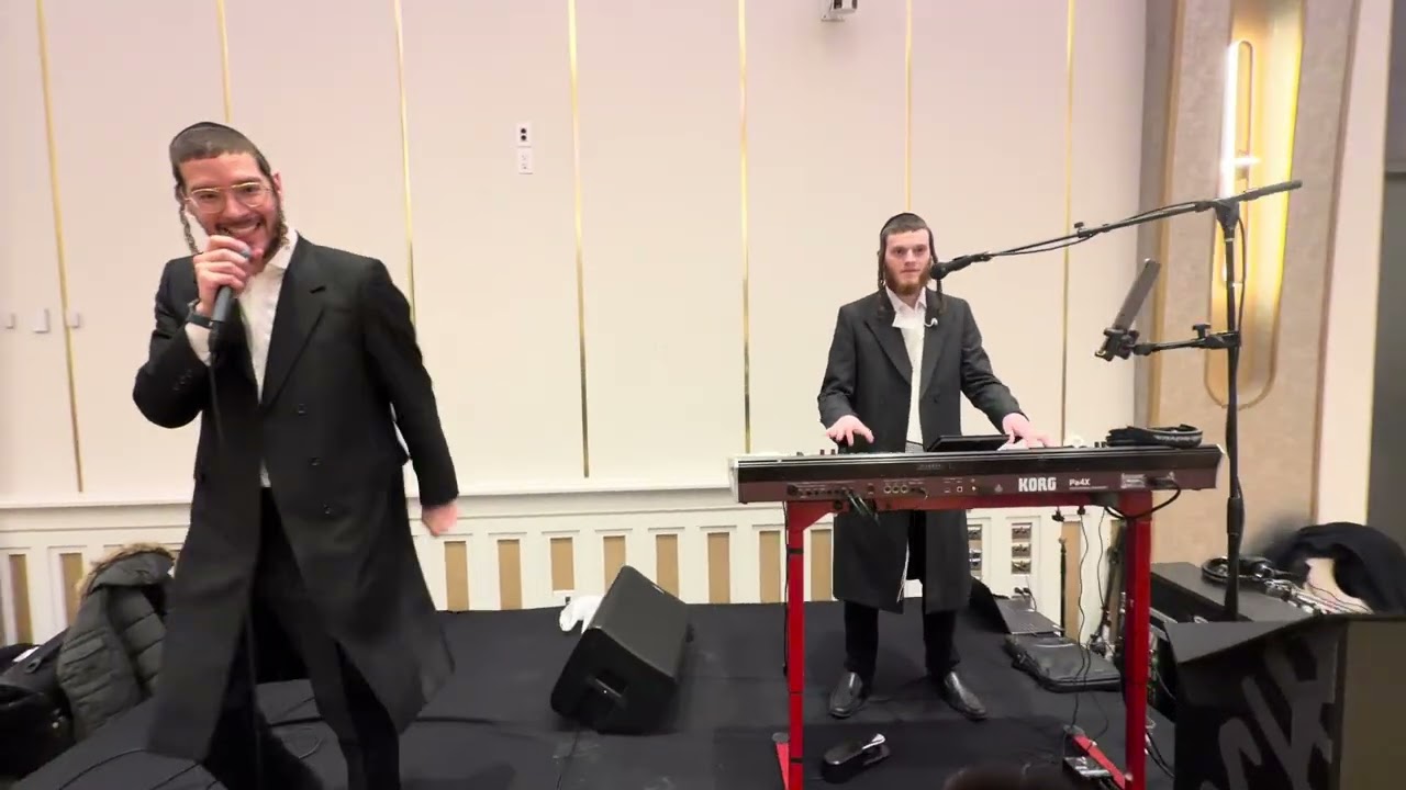 Moshe Stolzberg on the keys & Shloima Zelman Perl @ Pinky Honig Fire