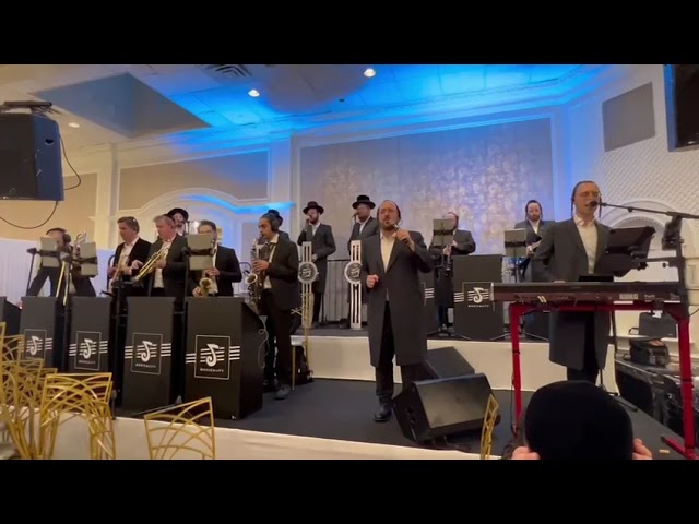 ליפא שמעלצער עם התזמורת של יוסי שטענדיג ומקהלת שירה