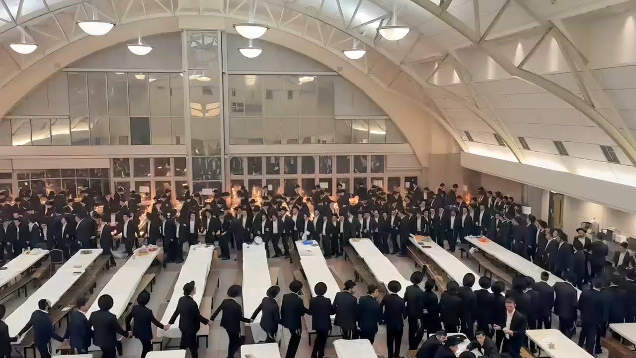 Thousands Light Menorah at BMG Lakewood! Menorah Lighting & Dancing!