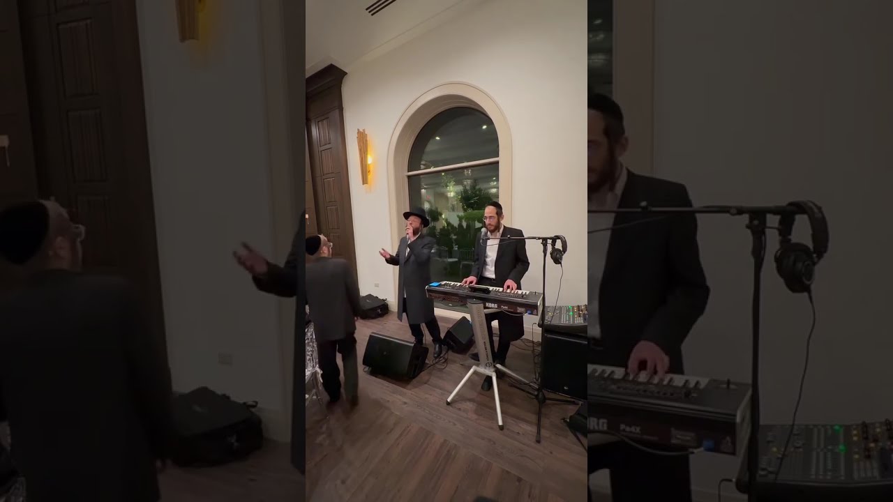 מנחם מושקוביץ עם הקלידן יענקי ליווי