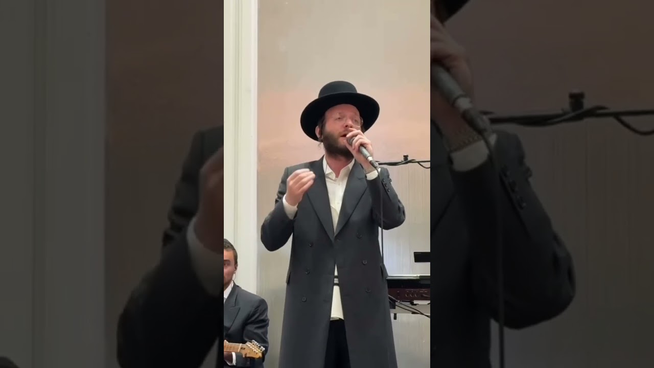 מנחם מושקוביץ עם מקהלת ידידים ותזמורת של שמעי ליווי