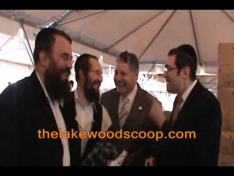 Officials Visit Tomchei Shabbos Pesach Distribution Center