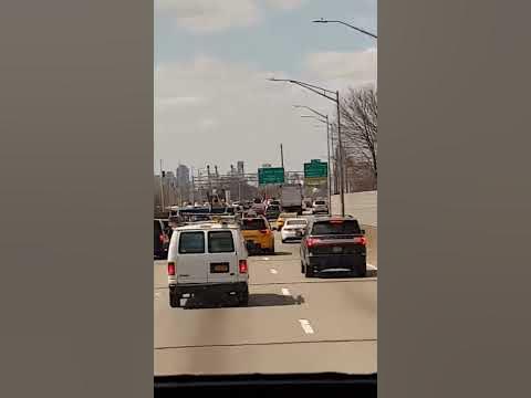 Helicopter crashes into the east river in NEW YORK CITY