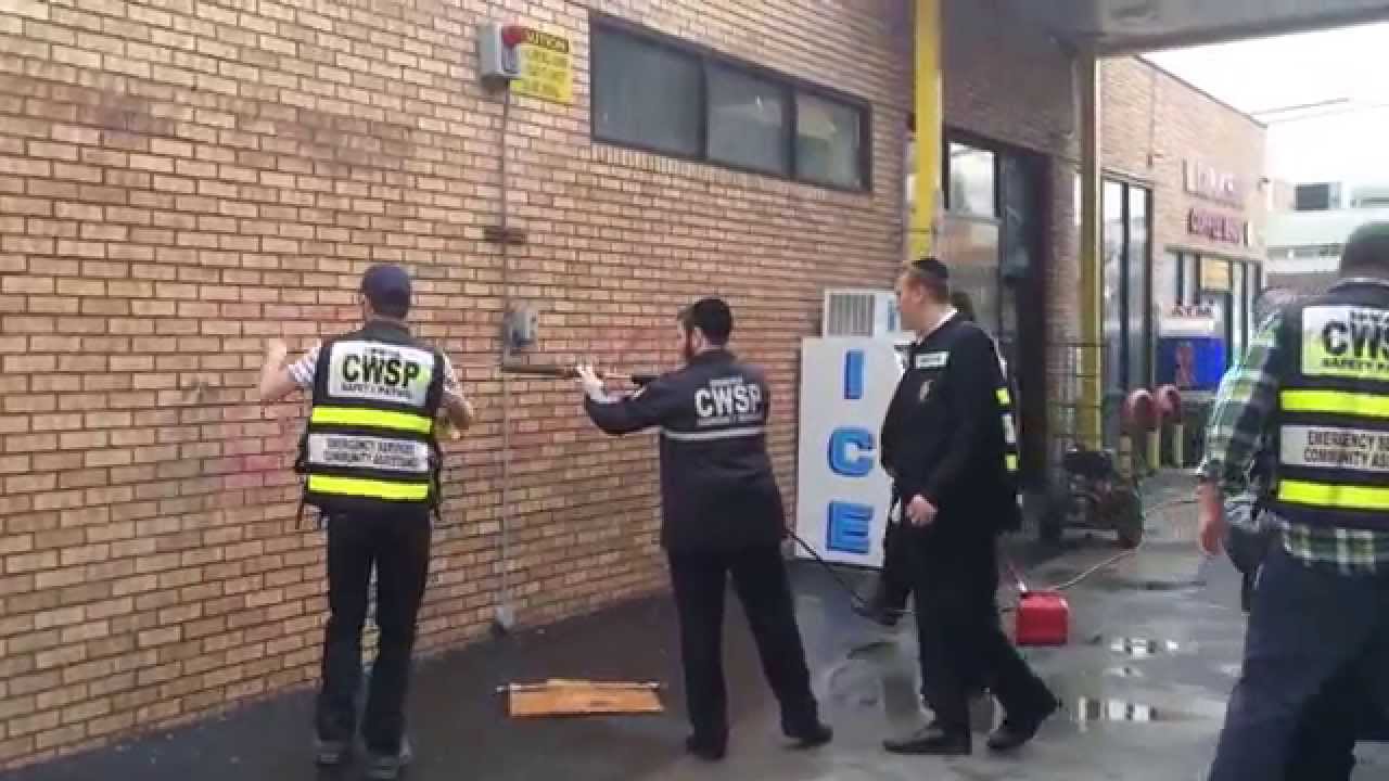 CWSP Shmira Removes anti-Semitic Graffiti in Boro Park