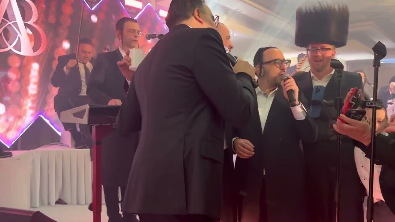 Yakov Shwekey, Lipa Schmeltzer and Yossi Shtendig Production rocking a wedding!