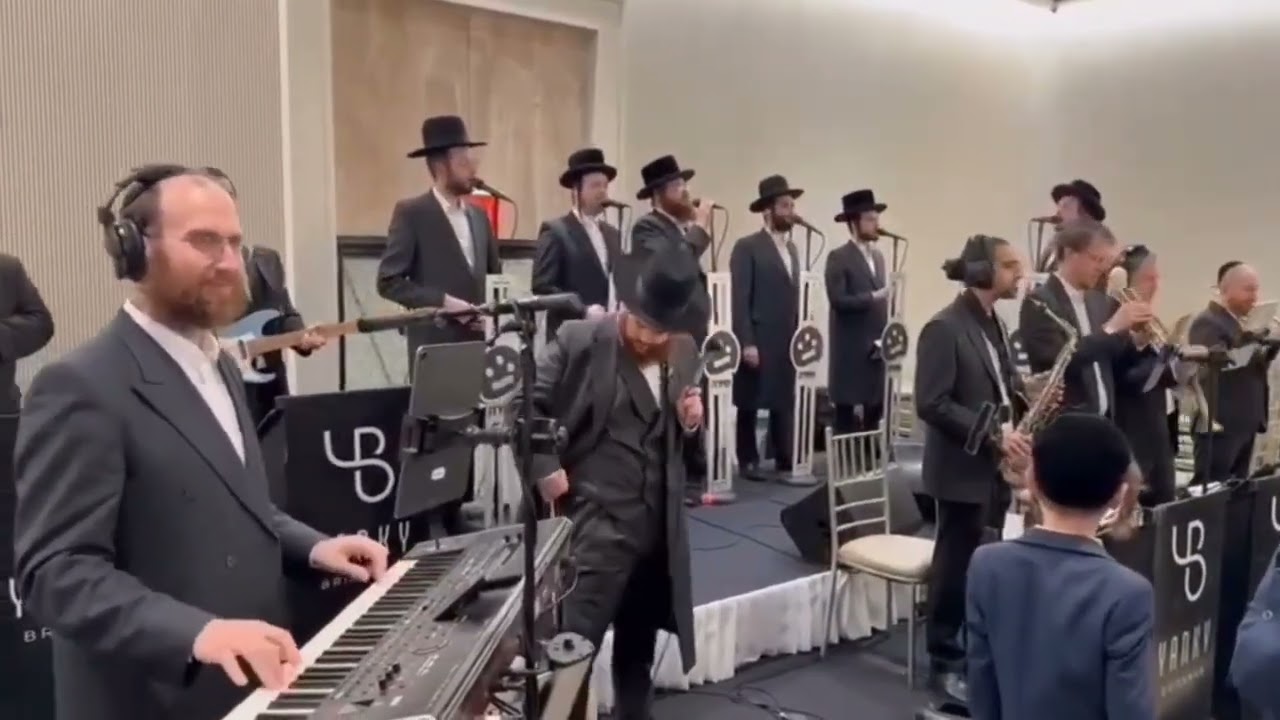 Yanky Briskman 🎹 Yidi Bialostozky 🎤 Shira Choir