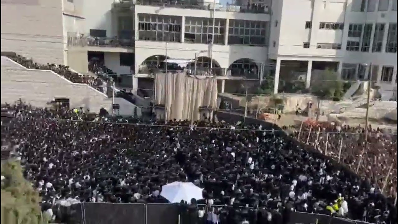 Gerer Rebbe Mesader Kiddushin At His Einikel's Wedding - 10 Elul 5782