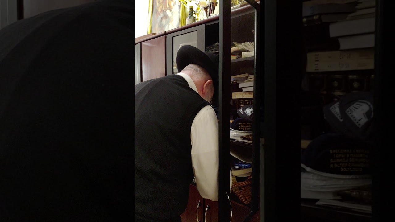 Moscow Bronya shul - old Megilla #1