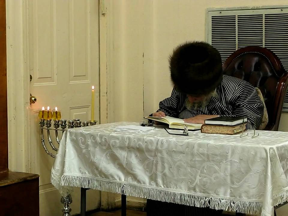 Karlsburger Rav Rabbi Yechezkel Roth Candle Lighting